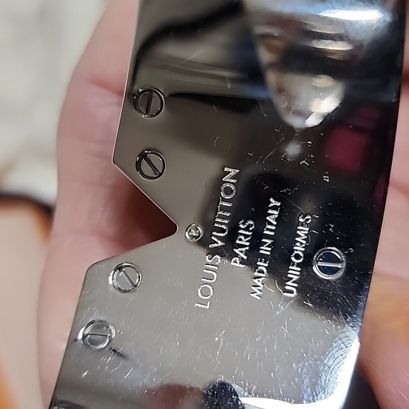 Louis Vuitton Essential V limited edition employee cuff bracelet - Picture 8 of 15